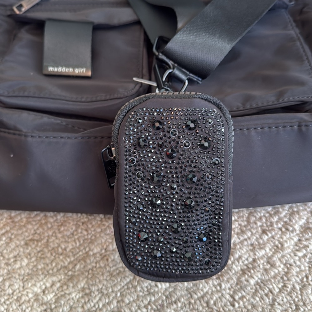 Madden Girl black crossbody messenger bag - Picture 3 of 3